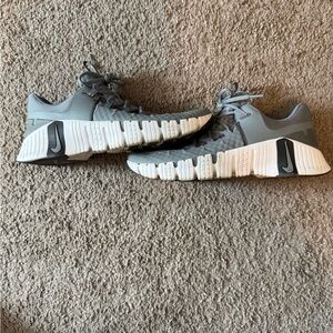 Nike Gray and White Flexible Training Shoes 10.5